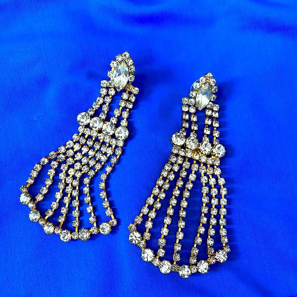 Elisabeth Cole shantay crystal earrings